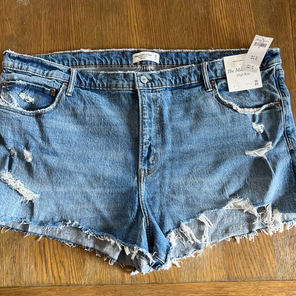 High Rise Abercrombie Mom Jean Shorts - Picture 1 of 3